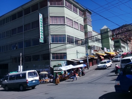 Ministro Gonzales llama a dialogar a los dirigentes cocaleros de los Yungas 