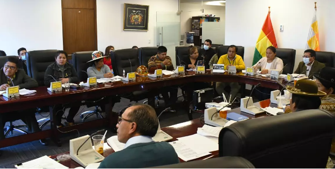 Cámara de Diputados tratará créditos para tramos carreteros en La Paz y red eléctrica en tres regiones