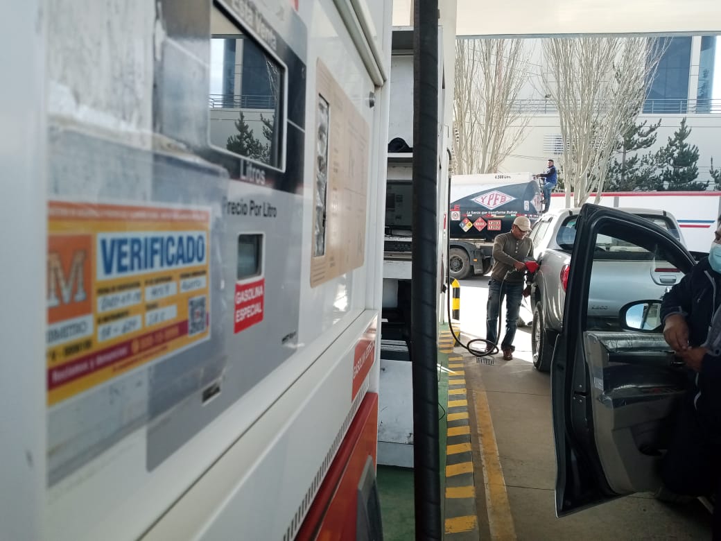 Oruro: estaciones de servicio de YPFB comercializan combustibles líquidos y GNV en volúmenes exactos