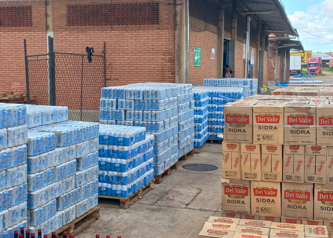 Encuentran en una vivienda de Santa Cruz 15 toneladas de cervezas, vinos y sidras ilegales
