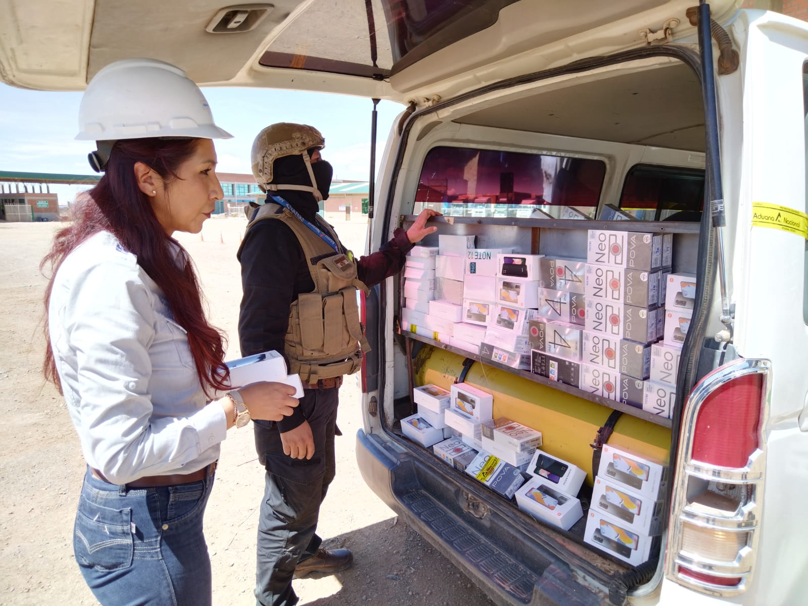 Comisan celulares de alta gama y baterías para vehículos valuados en medio millón de bolivianos
