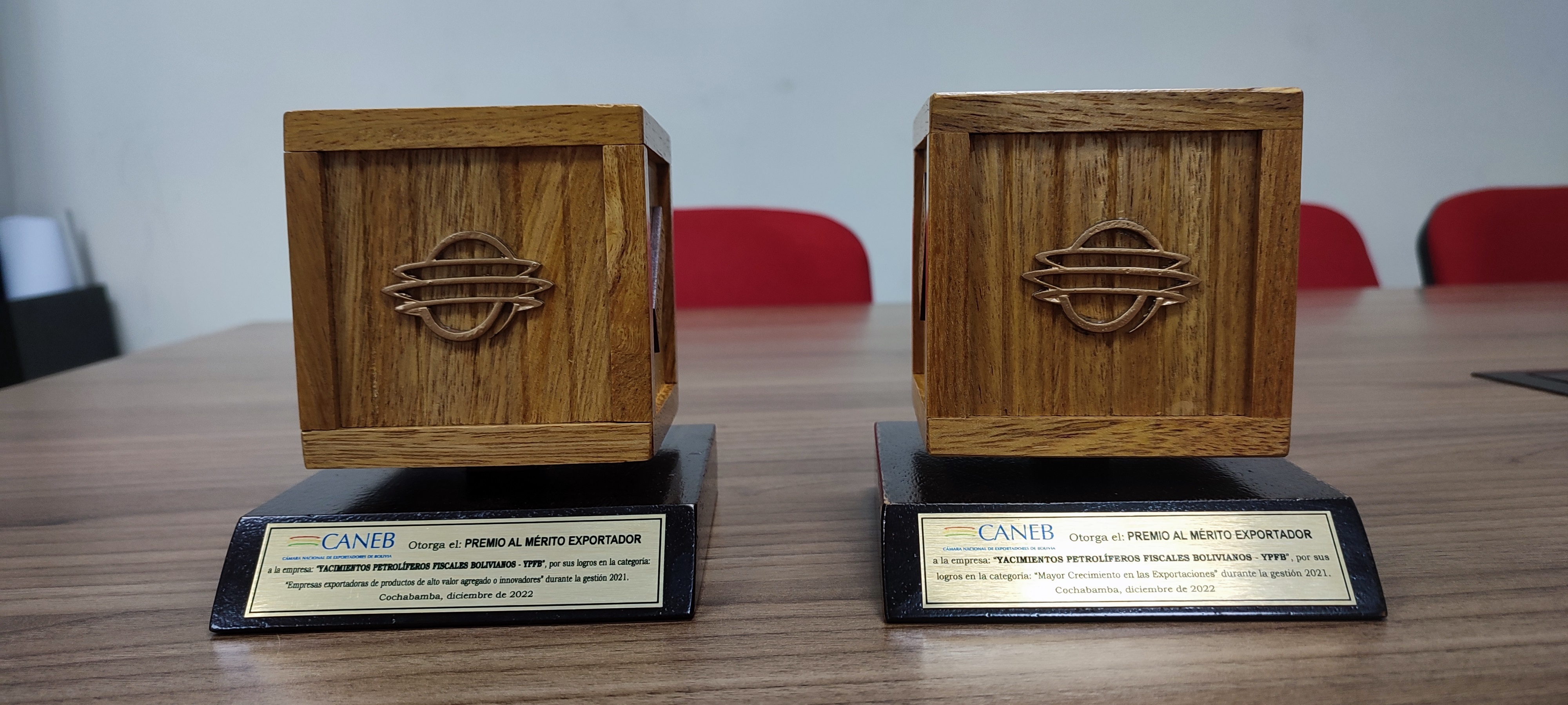 Exportadores distinguen a las estatales YPFB y YLB por sus ventas en el mercado internacional 