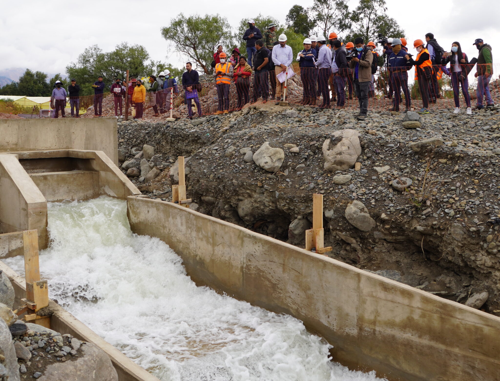 ´Hidroeléctrica Misicuni incrementa desfogue de agua y ayuda a mitigar sequía en Quillacollo