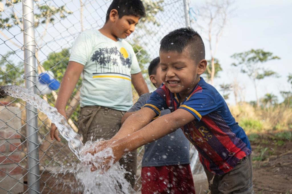 Gobierno invierte Bs 4,6 millones en sistemas de agua en comunidades rurales de Santa Cruz