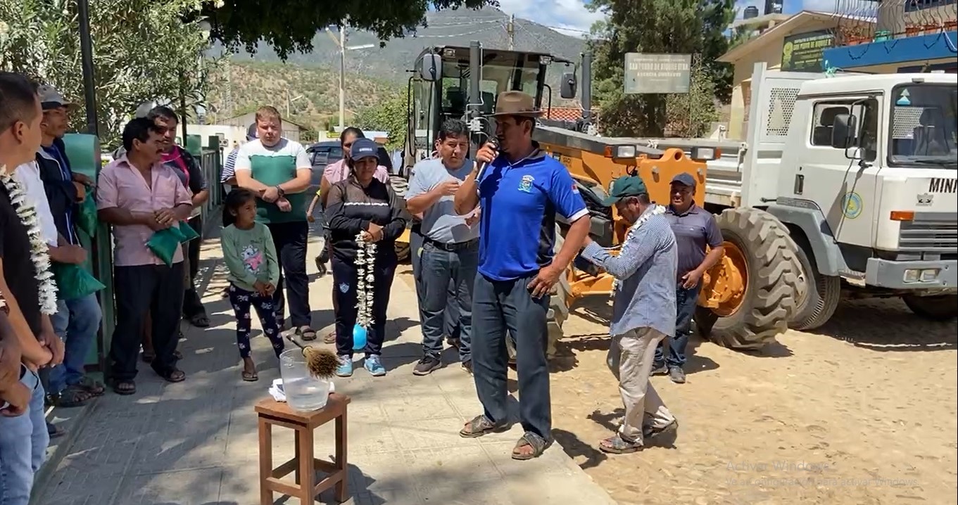 FNDR financia compra de motoniveladora para obras de mejora vial en Omereque