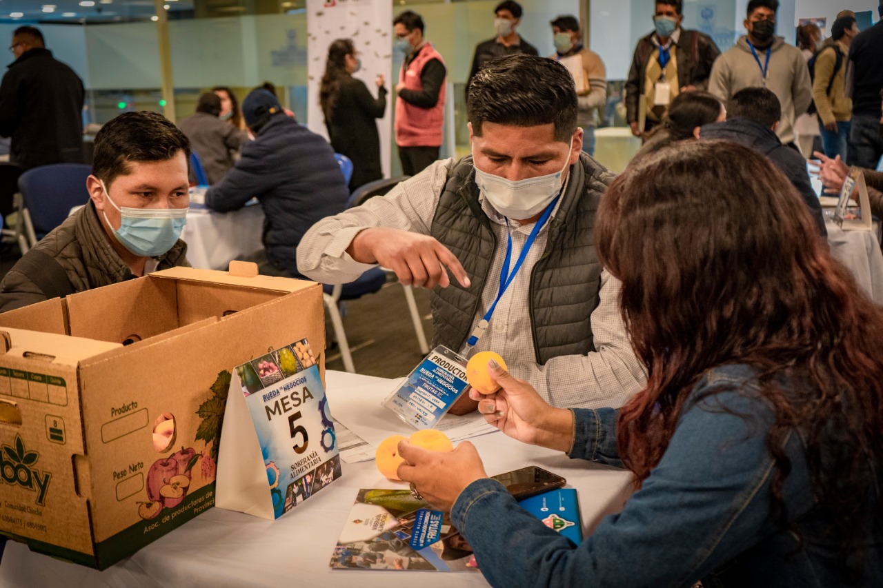 Gobierno posibilita intenciones de negocio por Bs 35 millones para venta de frutas