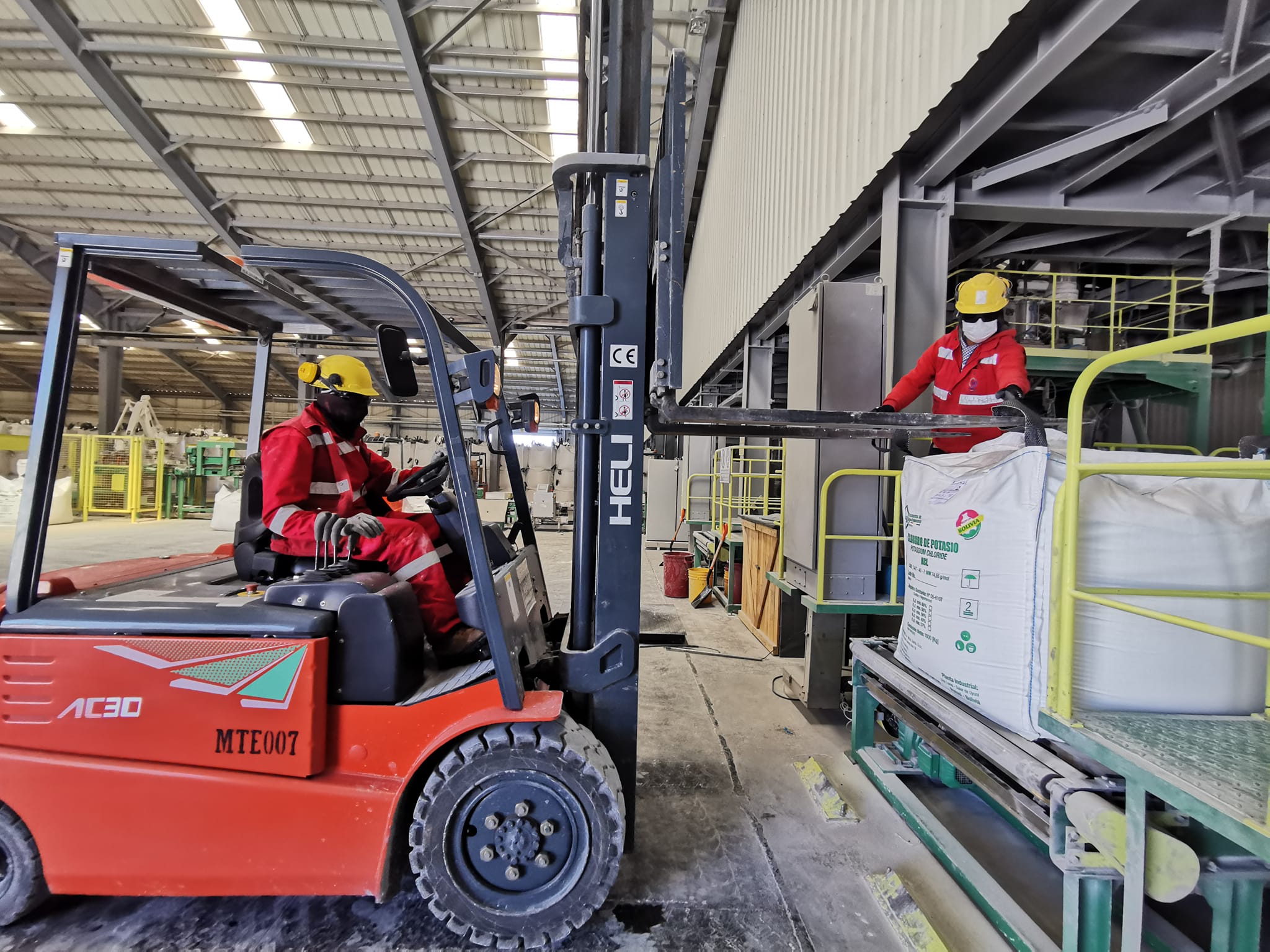 Río Mulato respalda el proyecto de industrialización del litio en Uyuni a cargo de YLB