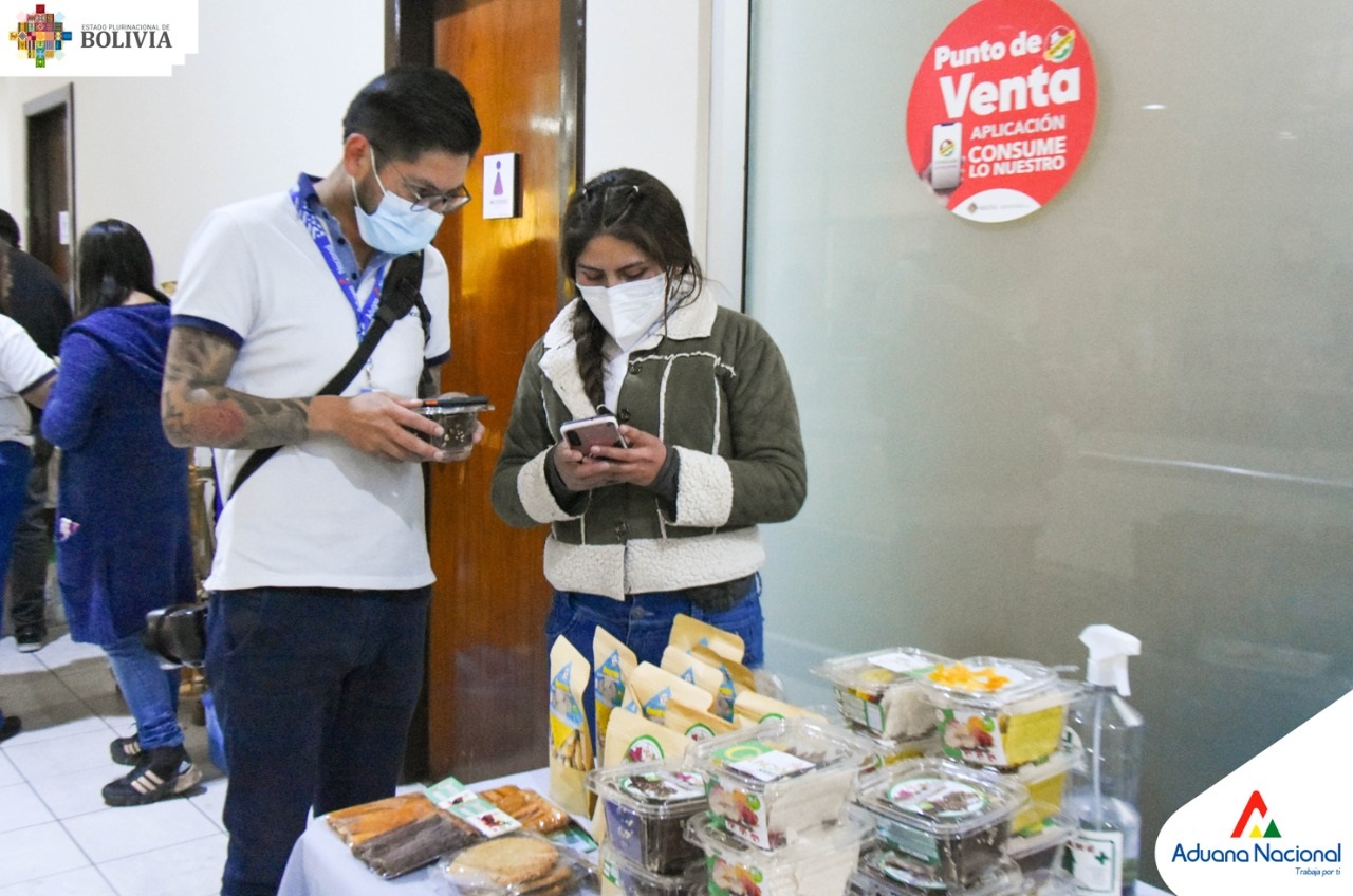 Aduana incentiva la producción nacional en feria “Consume lo Nuestro”