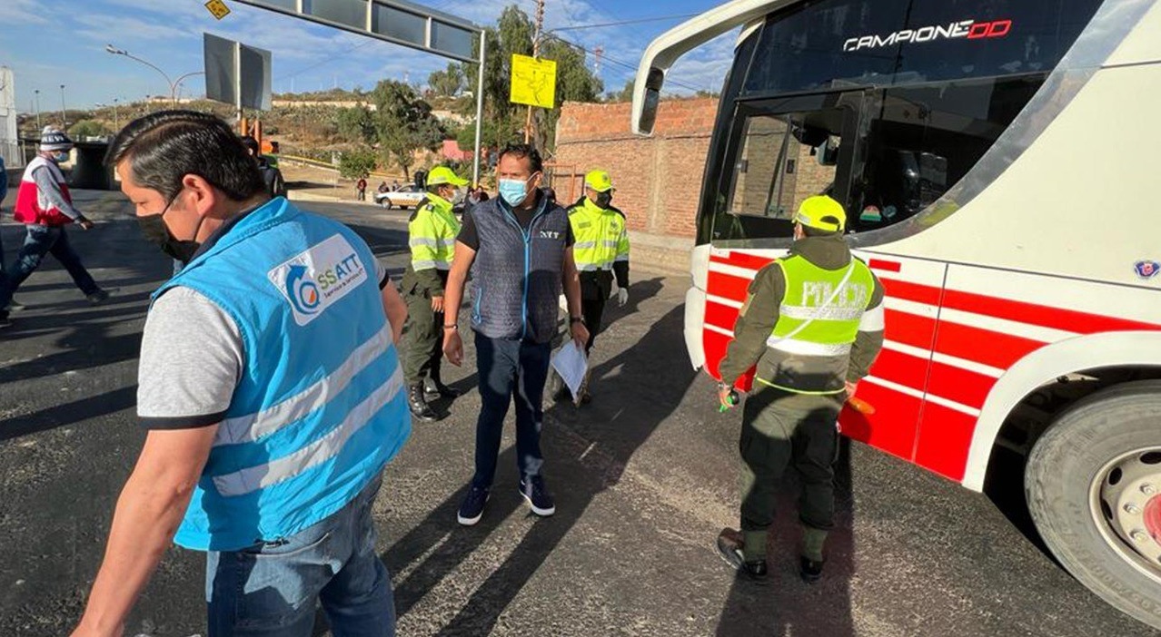 ATT detecta a 236 menores sin permiso de viaje en terminales del país 