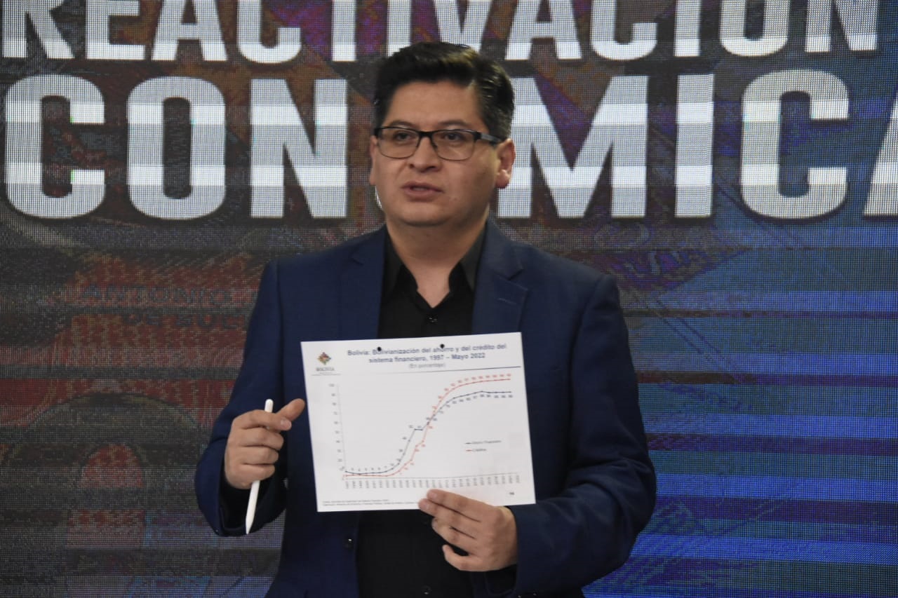 La economía boliviana va por buen camino con indicadores positivos, afirma el ministro Montenegro