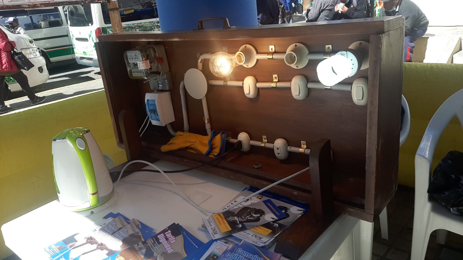 Empresas de ENDE activan campañas sobre el uso eficiente de energía eléctrica en invierno