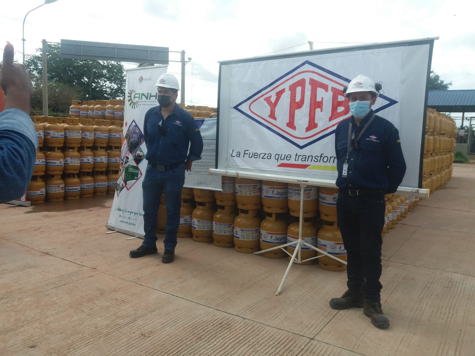 YPFB entrega 4.500 nuevas garrafas de GLP en Trinidad y renueva stock vigente