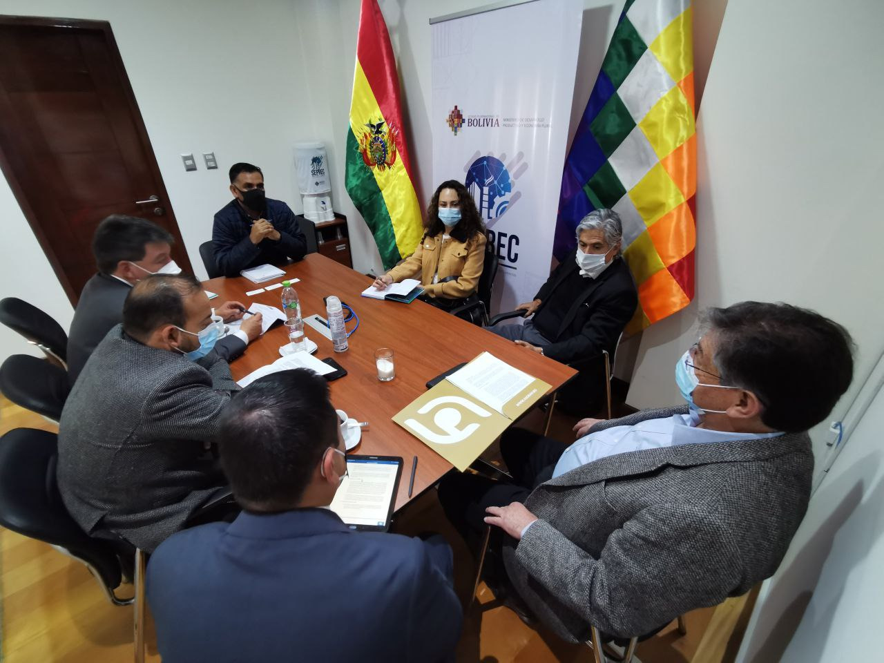 Seprec y Asoban sostienen reunión sobre el nuevo servicio del Registro de Comercio