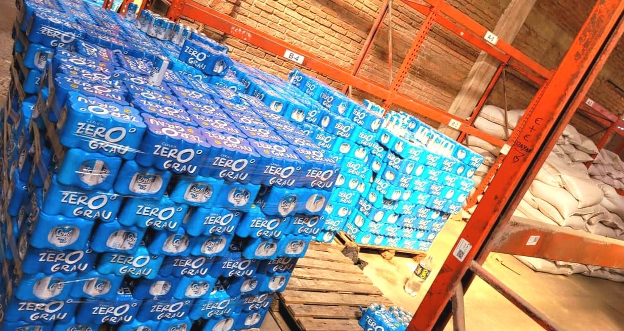 Aduana incauta 80.216 latas de cerveza y 1.210 costales de harina en Santa Cruz