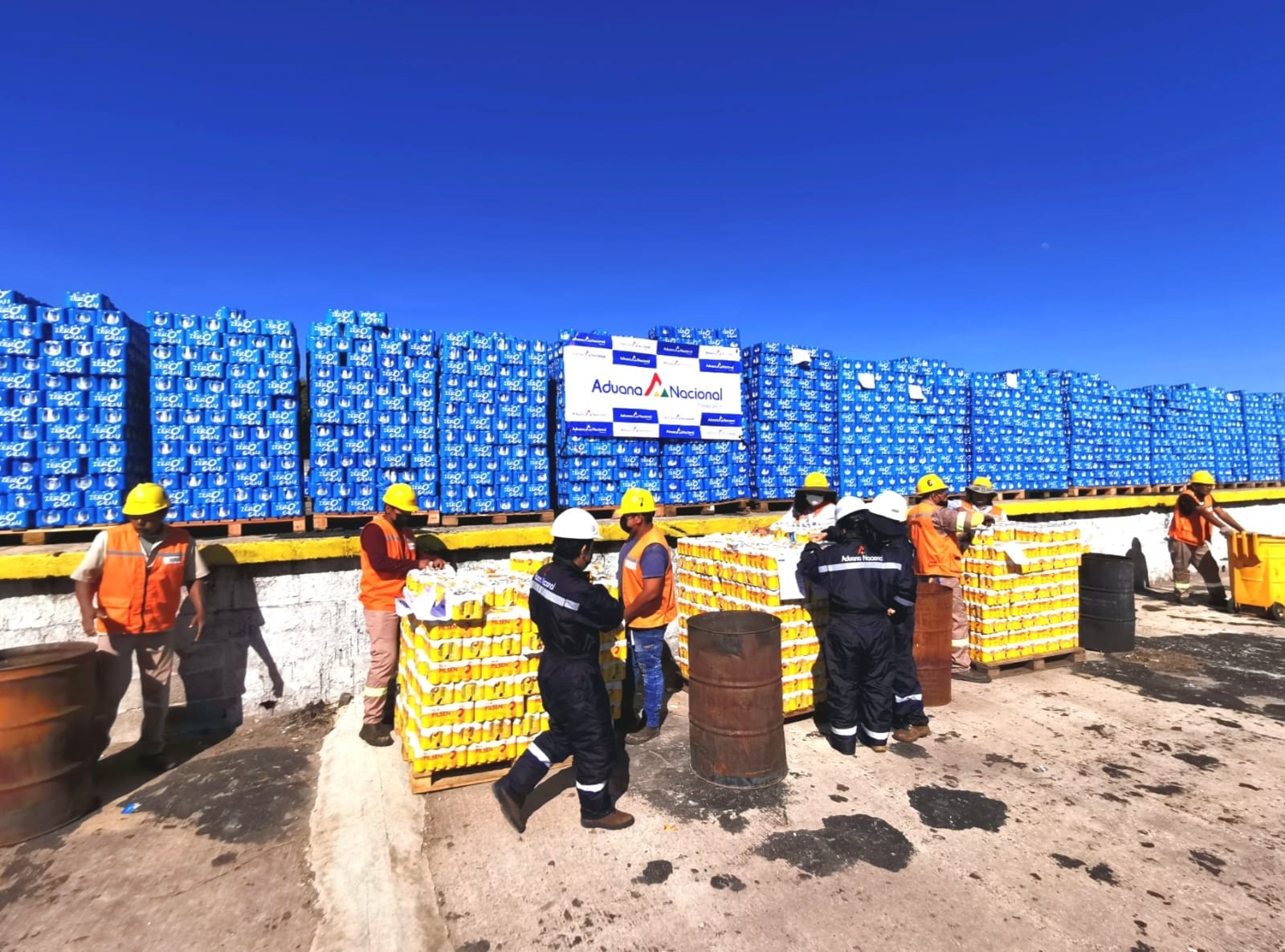 Aduana destruye 63 toneladas de cerveza ilegal en Puerto Suárez