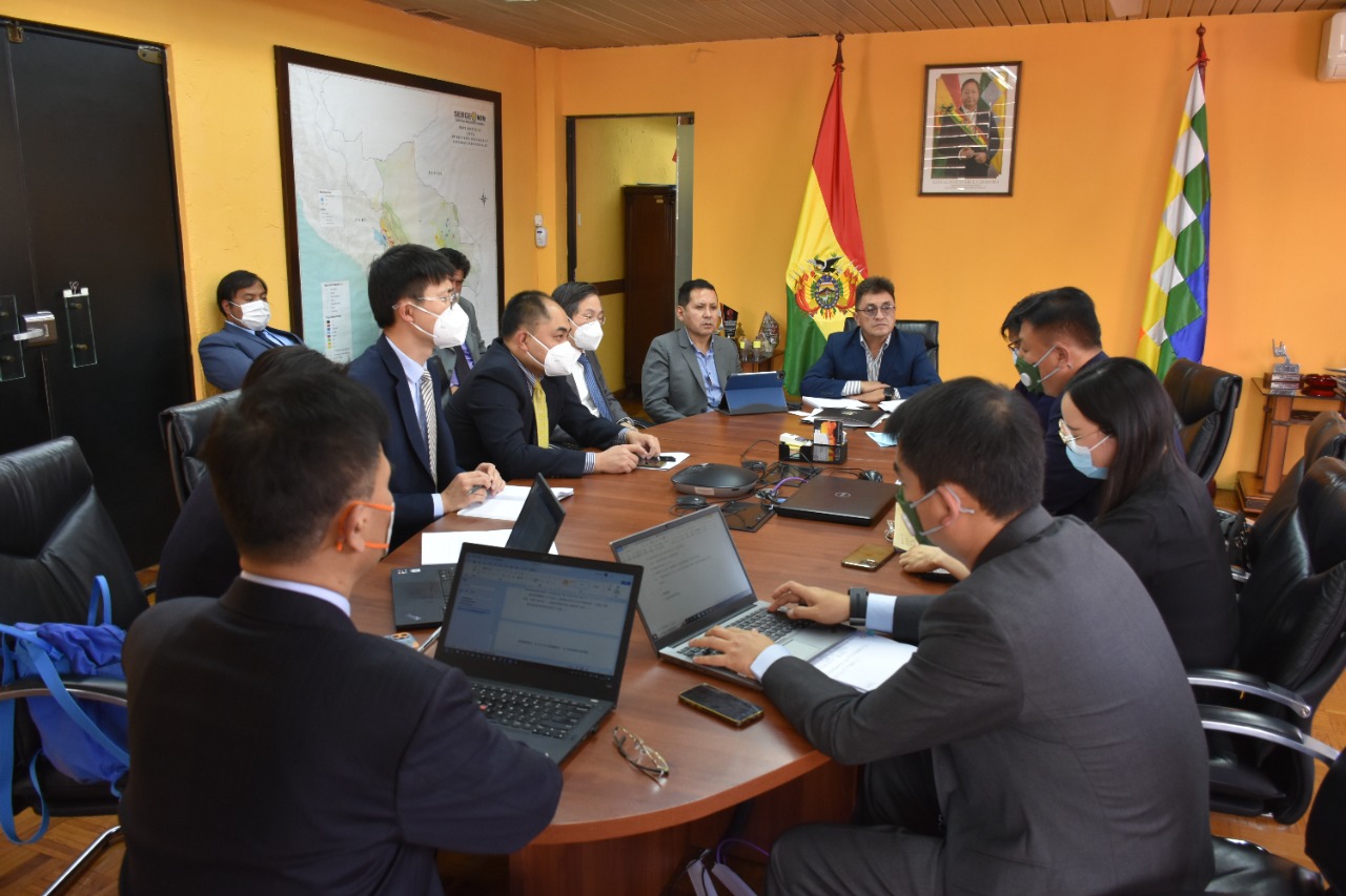 Gobierno y comisión china se reúnen para consolidar la Refinería de Zinc en Oruro