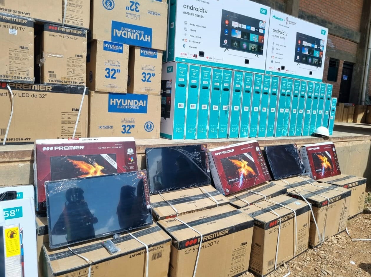 Aduana secuestra en Oruro 1.127 artefactos electrónicos con documentos de importación falsos 