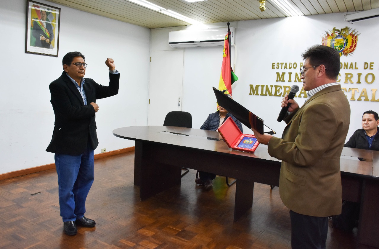Posesionan a Fausto Veliz como gerente general de la Empresa Metalúrgica Vinto 