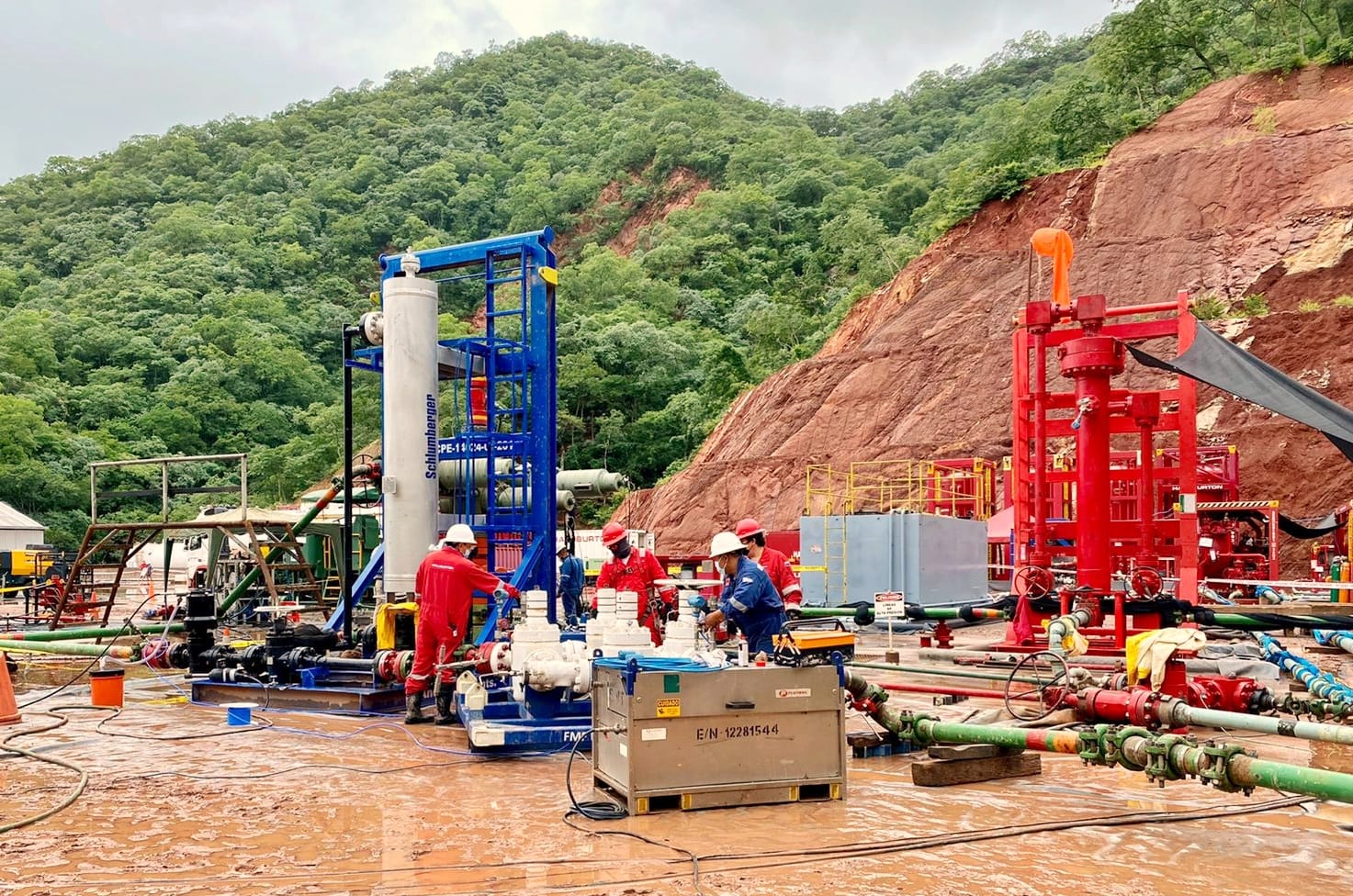 Autorizan a YPFB firmar cinco contratos; se da paso a la exploración y explotación hidrocarburífera en tres departamentos