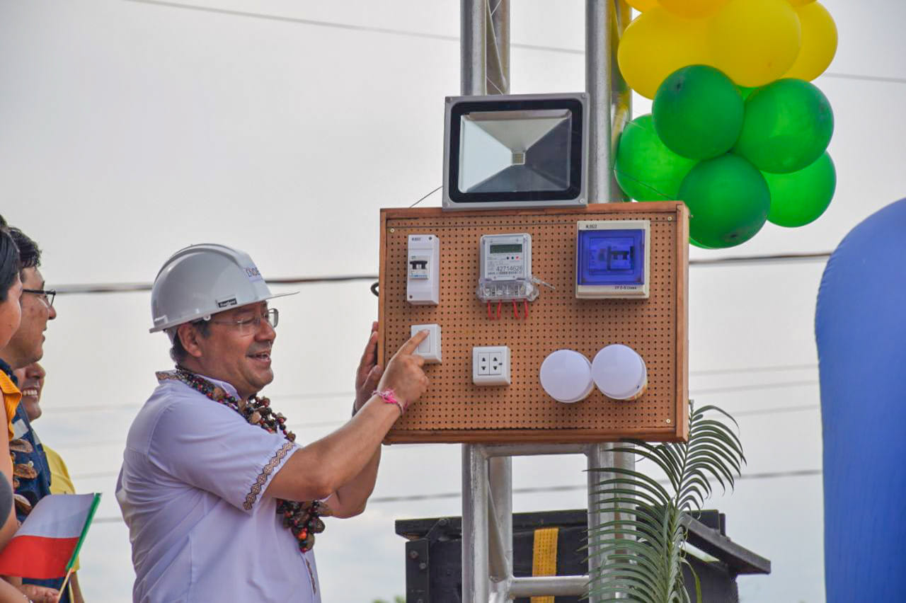 Presidente entrega ampliación del sistema eléctrico para beneficiar a más de 250 familias pandinas