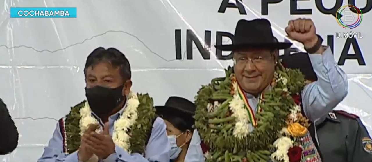 Entregan 7.608 títulos ejecutoriales a productores de Cochabamba (adelanto)