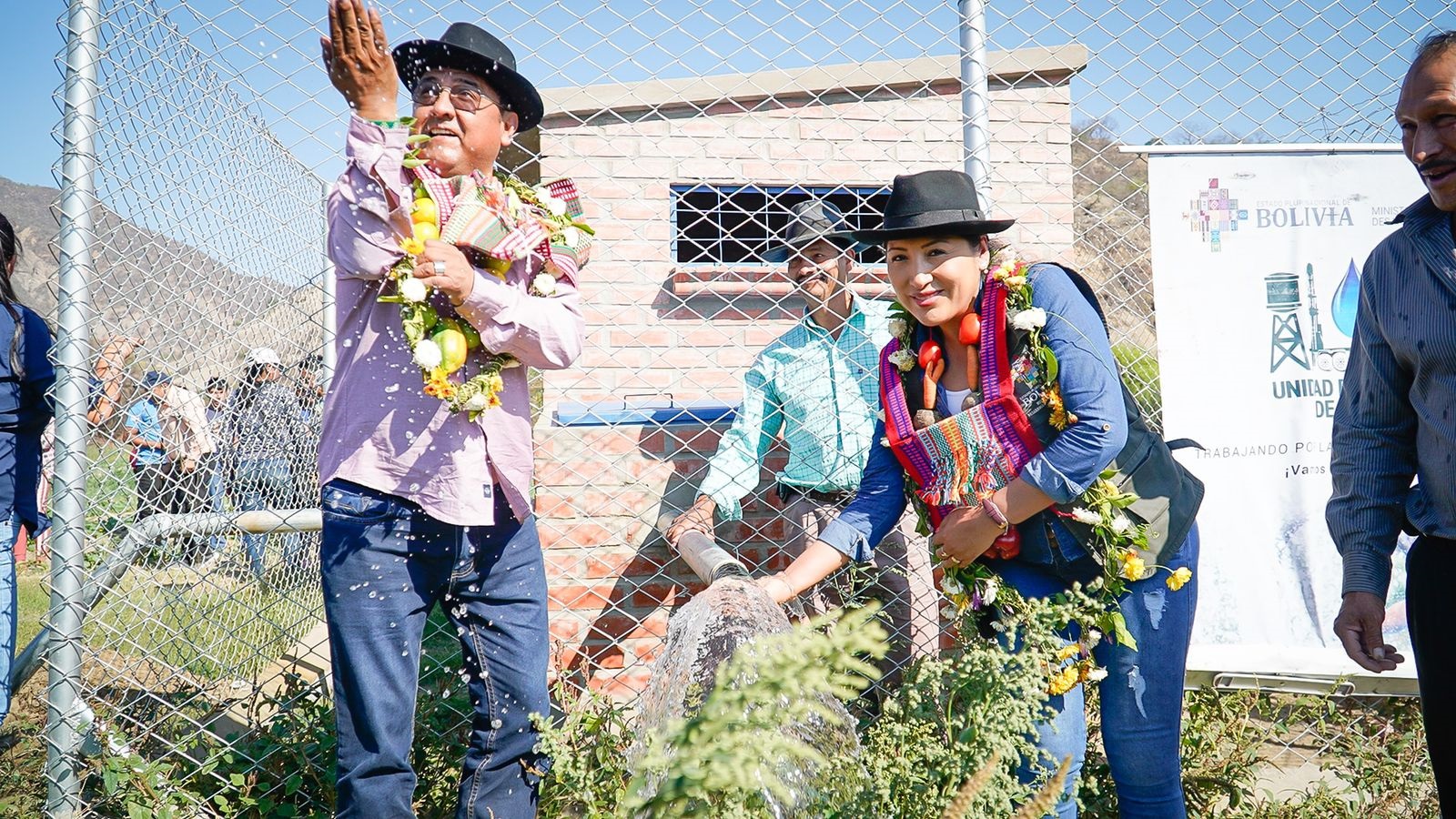 Santa Cruz: Gobierno entrega sistema de agua para la reactivación agropecuaria en Moro Moro