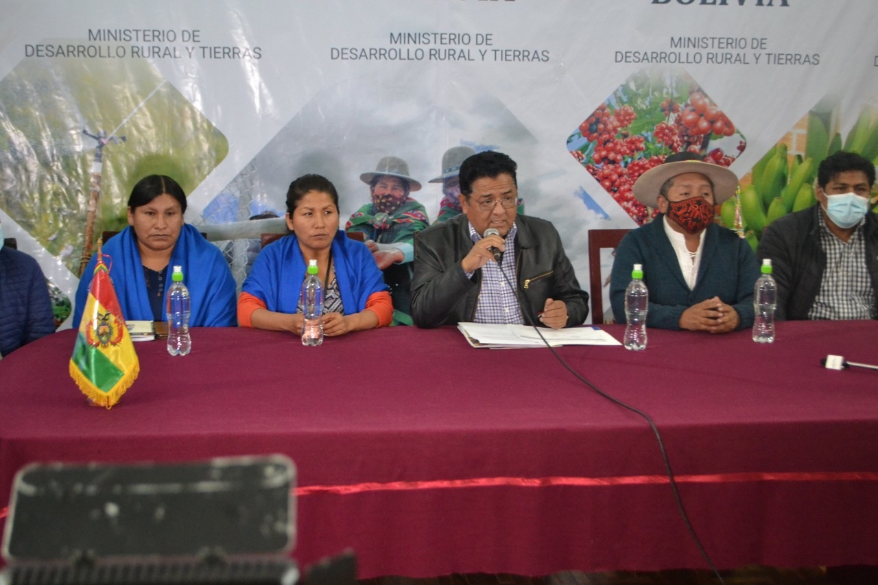 Gobierno y autoridades de Yungas acuerdan ejecutar más de 100 proyectos de desarrollo con miras al 2025