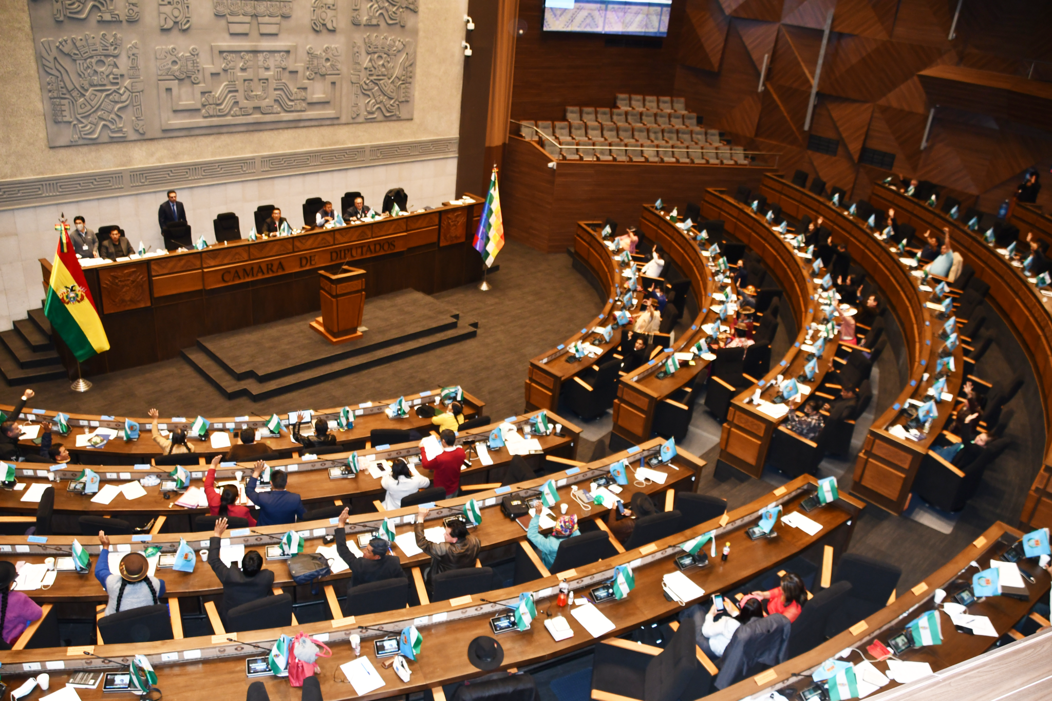 Diputados aprueban cinco proyectos de ley de exploración y explotación hidrocarburífera