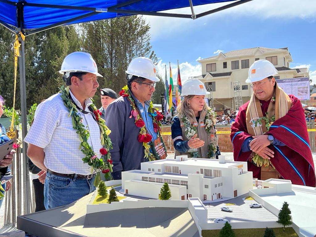 Gobierno garantiza Bs 4.169 millones para la construcción de 43 plantas industriales en el país