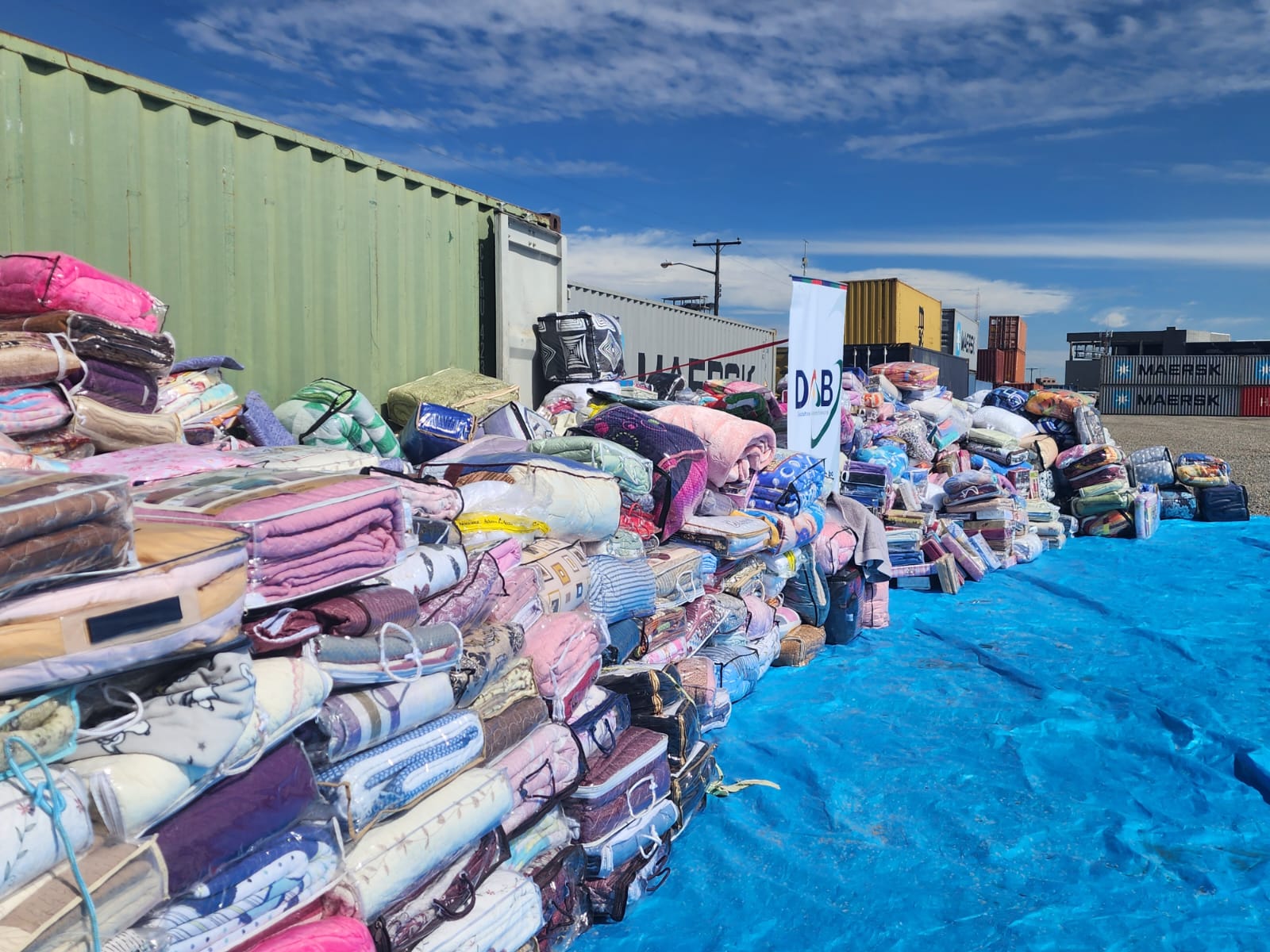 Aduana comisa 12 toneladas de prendas de dormir y edredones ilegales valorados en Bs 829.000