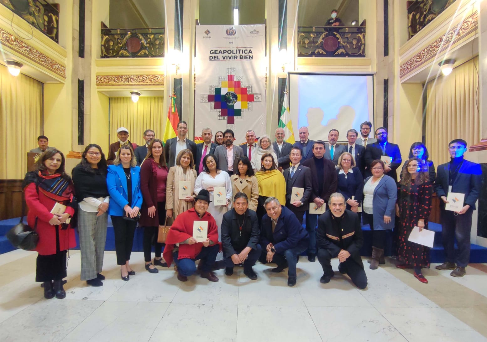 El Vicepresidente presentó la Geapolítica del Vivir Bien al cuerpo diplomático acreditado en el país