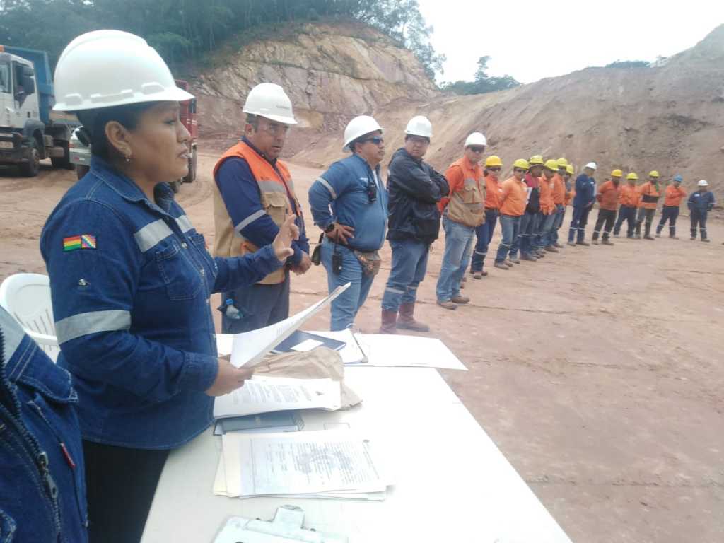 Trabajo posesiona comité mixto de trabajadores que construyen carretera hacia campo gasífero