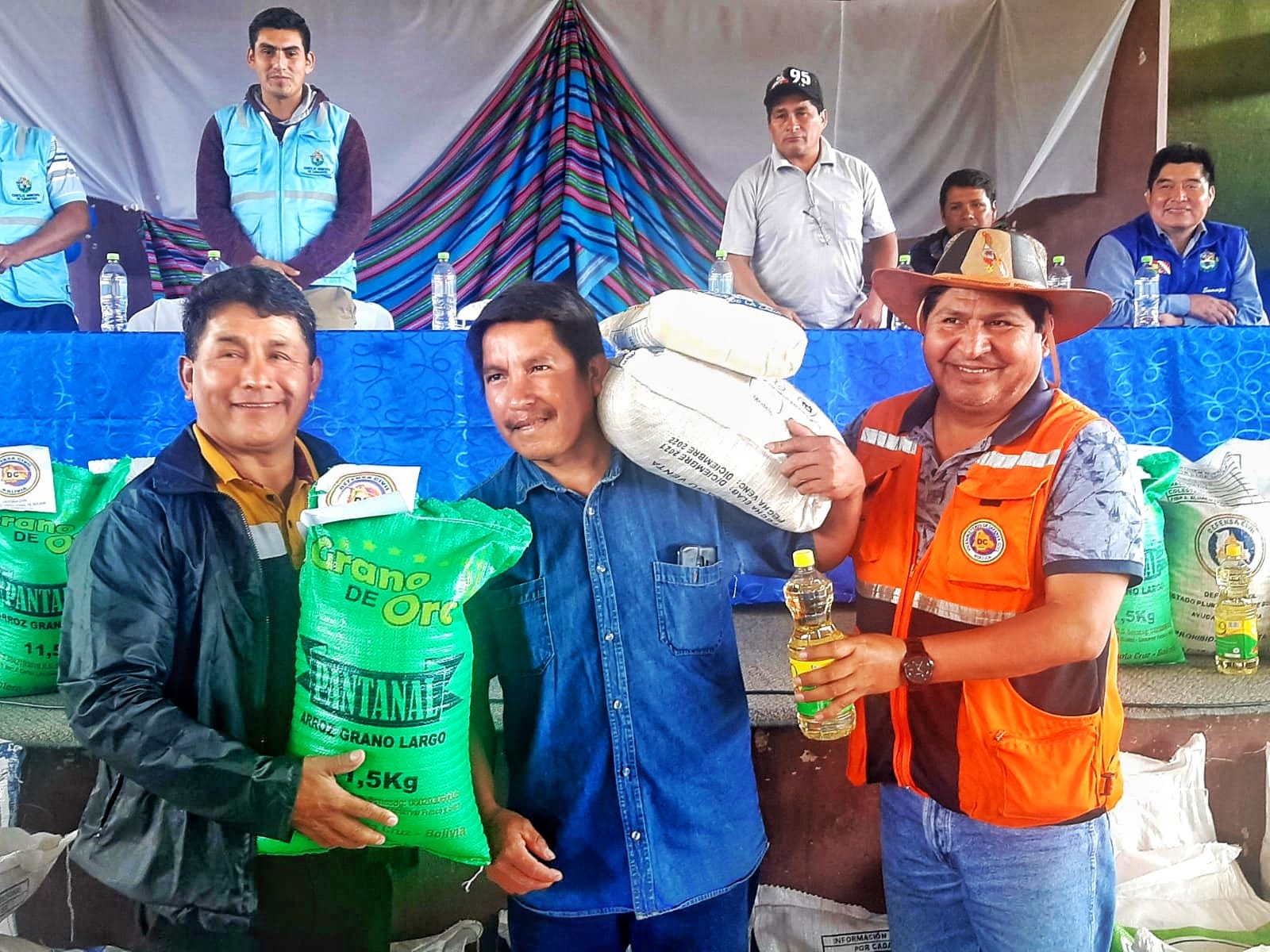 Presidente resalta ayuda humanitaria para 5.229 familias afectadas por heladas e inundaciones en Santa Cruz