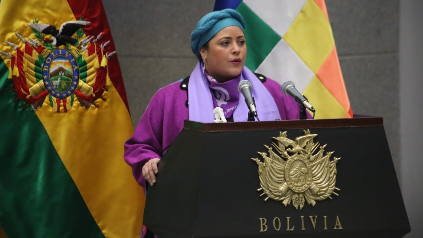 Prada destaca políticas estatales en favor de la mujer como la propiedad agraria, la eliminación de la desigualdad salarial y el acceso a la tecnología