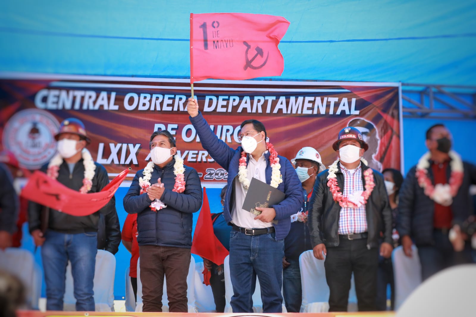 Presidente ratifica incremento salarial y entrega normativa a favor de los trabajadores