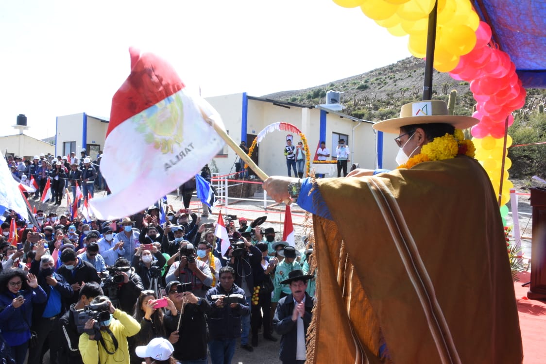 Presidente entrega 48 viviendas sociales en El Puente