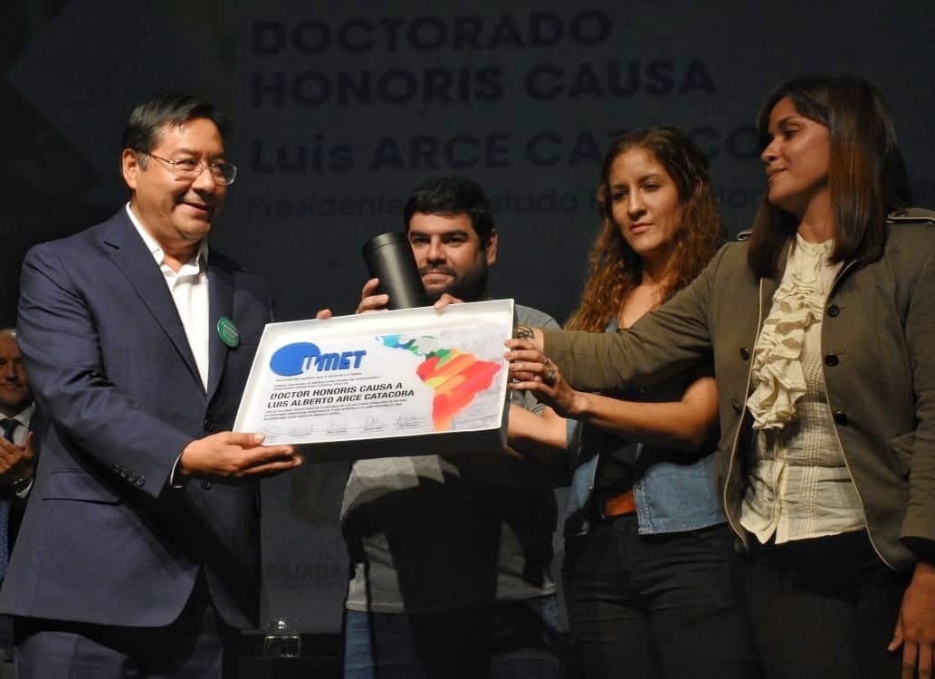 Universidad Metropolitana de Argentina entrega un título Doctor Honoris Causa al presidente Arce (amplia)