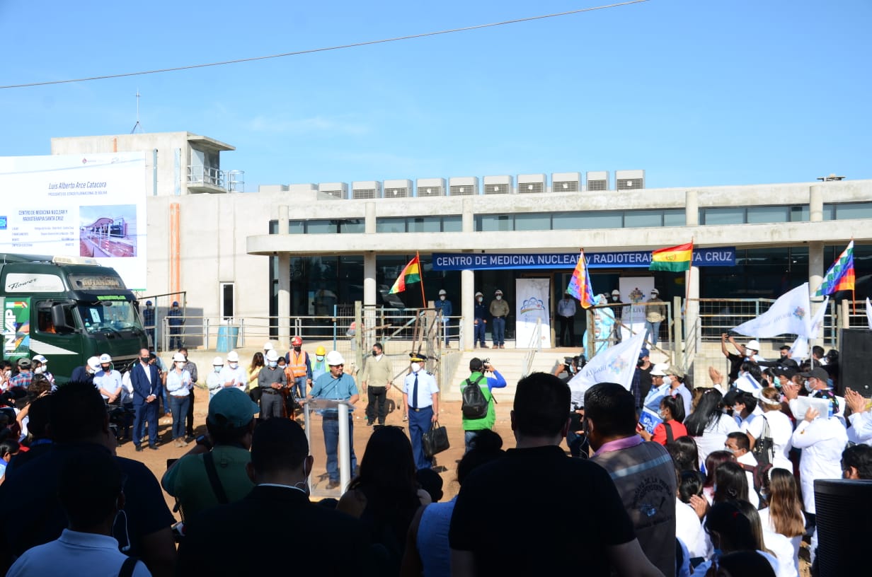 Gobierno entrega equipos tecnológicos para el segundo Centro de Medicina Nuclear en Santa Cruz (amplia)