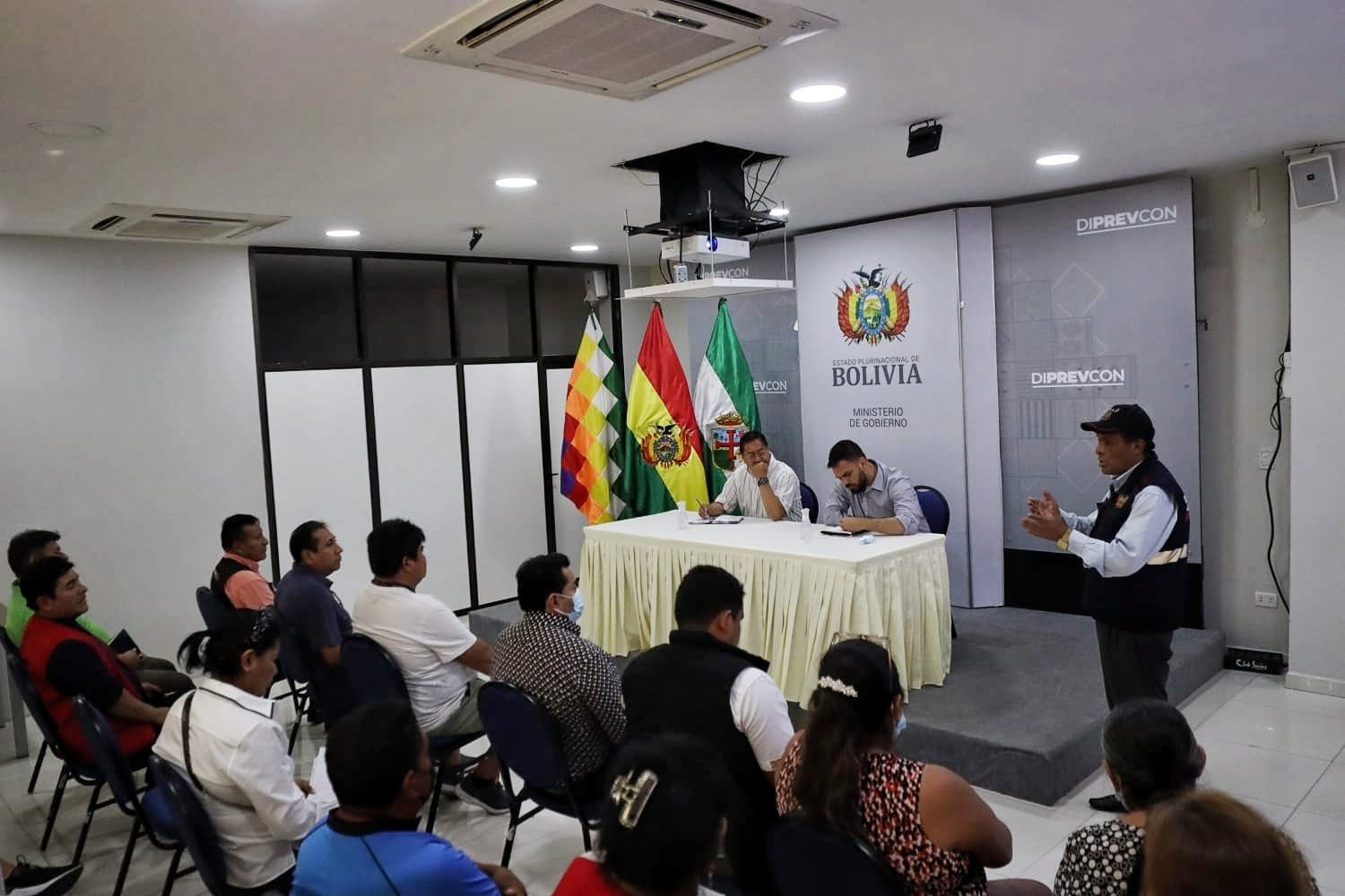 Gobierno se compromete a reconstruir el Mercado Mutualista y viabilizar la reprogramación de créditos (amplia)