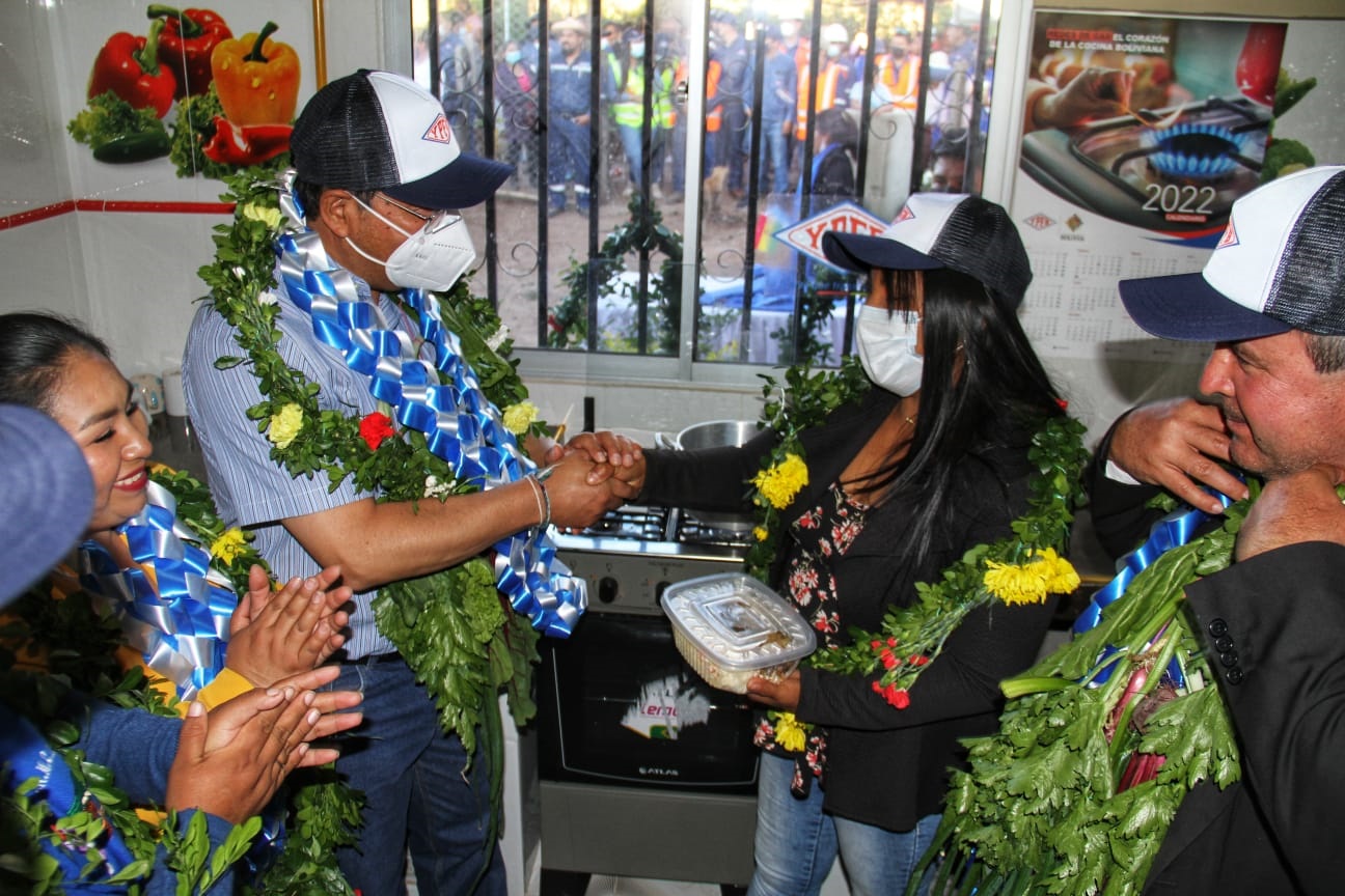 Arce entrega 558 instalaciones de gas domiciliario e inicia construcción del “City Gate” en Yacuiba