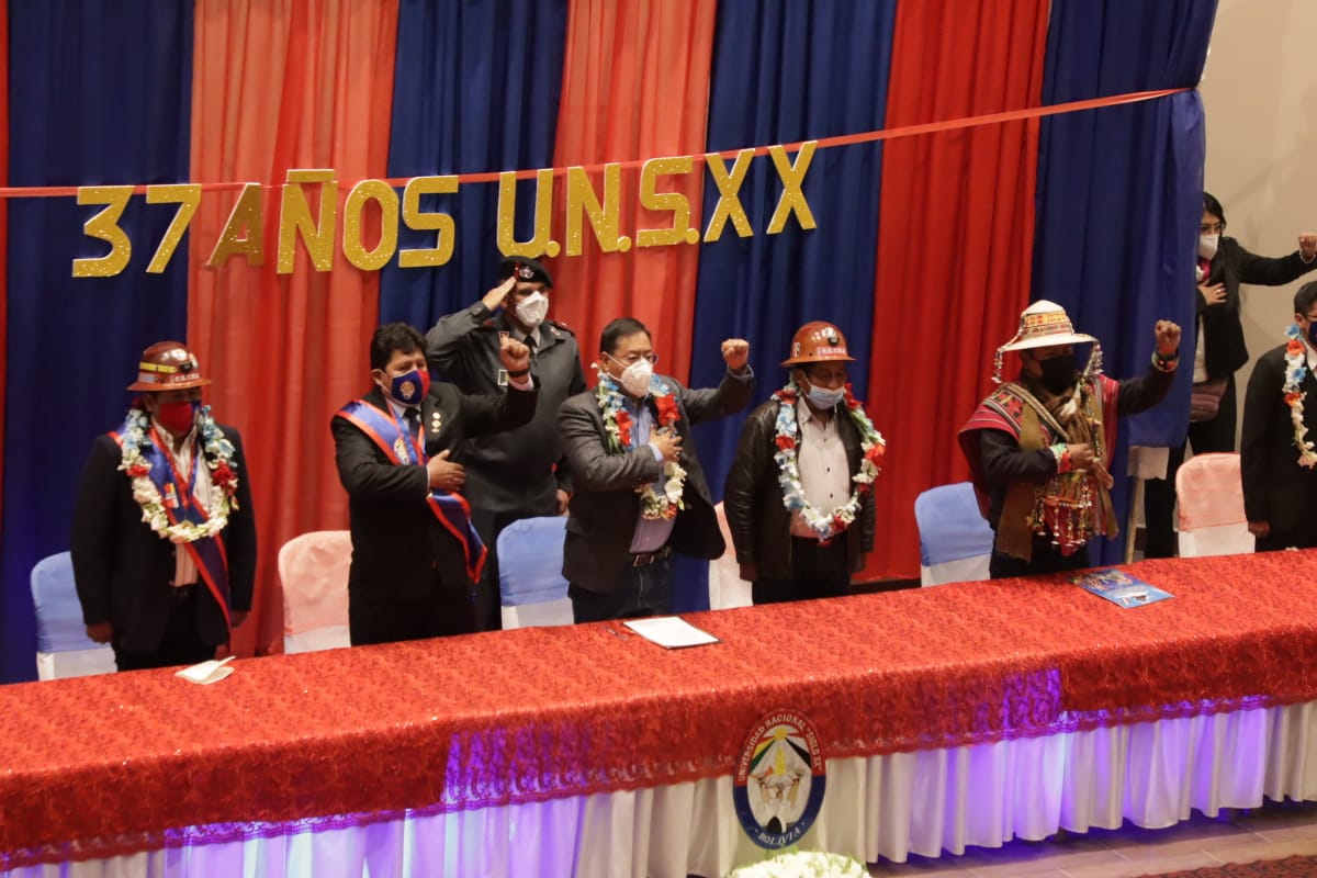 Arce urge a las universidades a contribuir en la industrialización