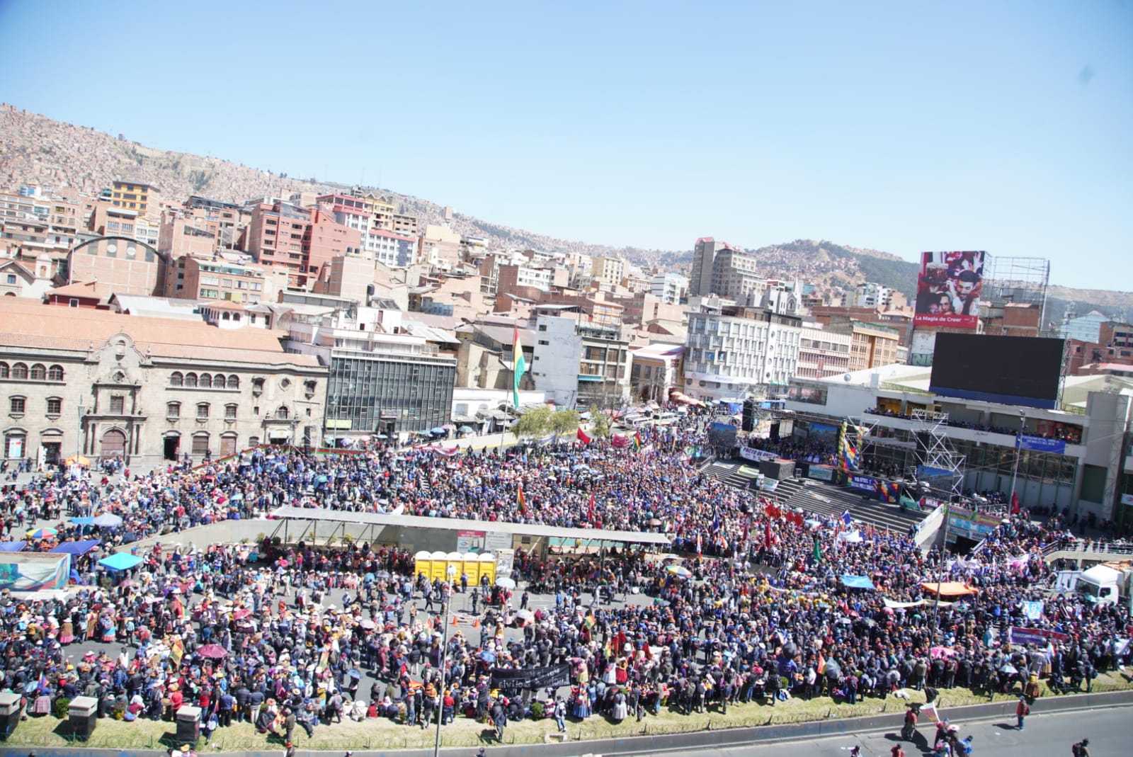 Gobierno asegura que multitudinaria marcha fue demostración de defensa de lo que “nos ha costado a los bolivianos” recuperar