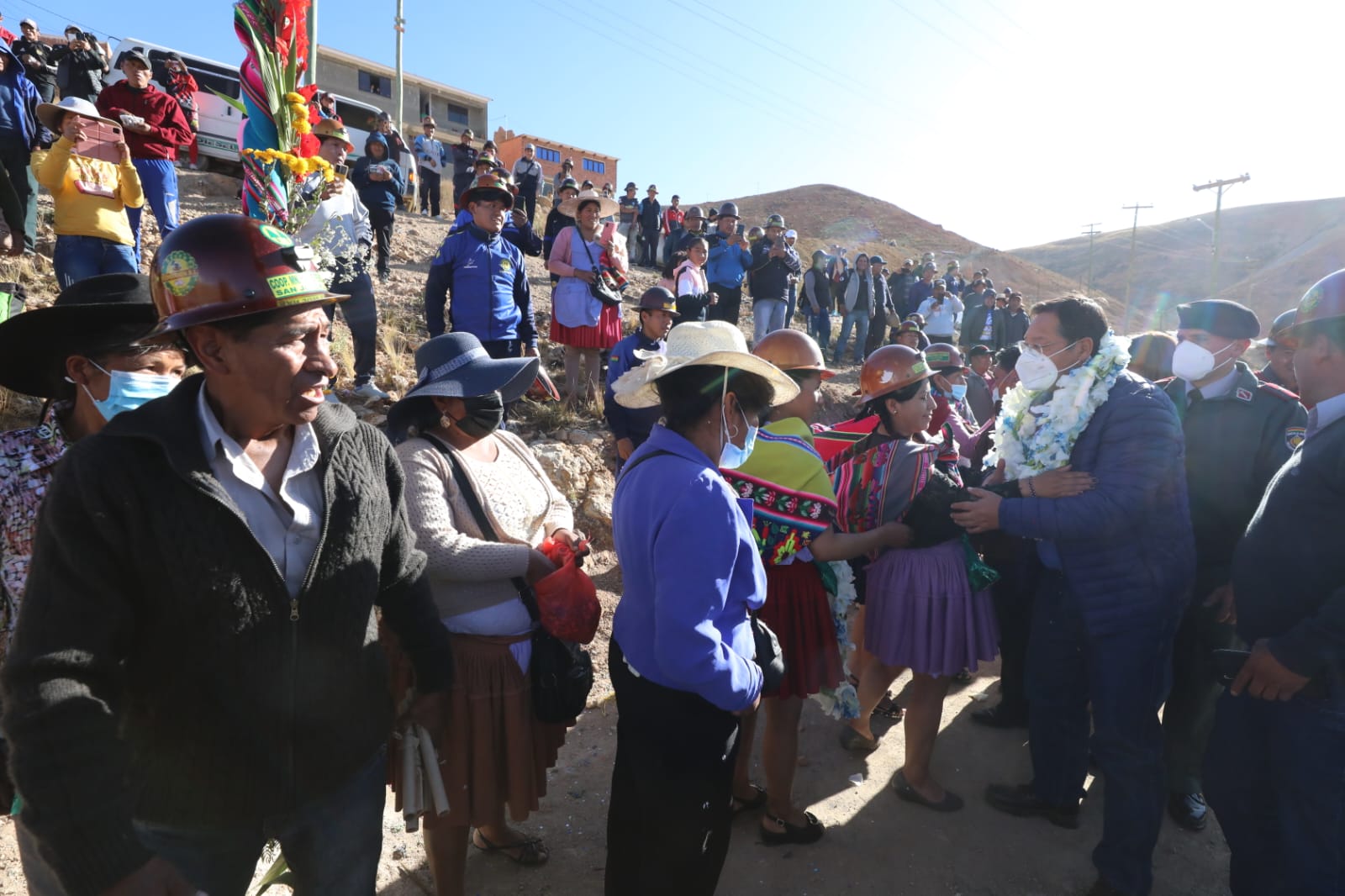 Presidente entrega sede sindical a mineros y asegura que el proceso de cambio se defiende con obras