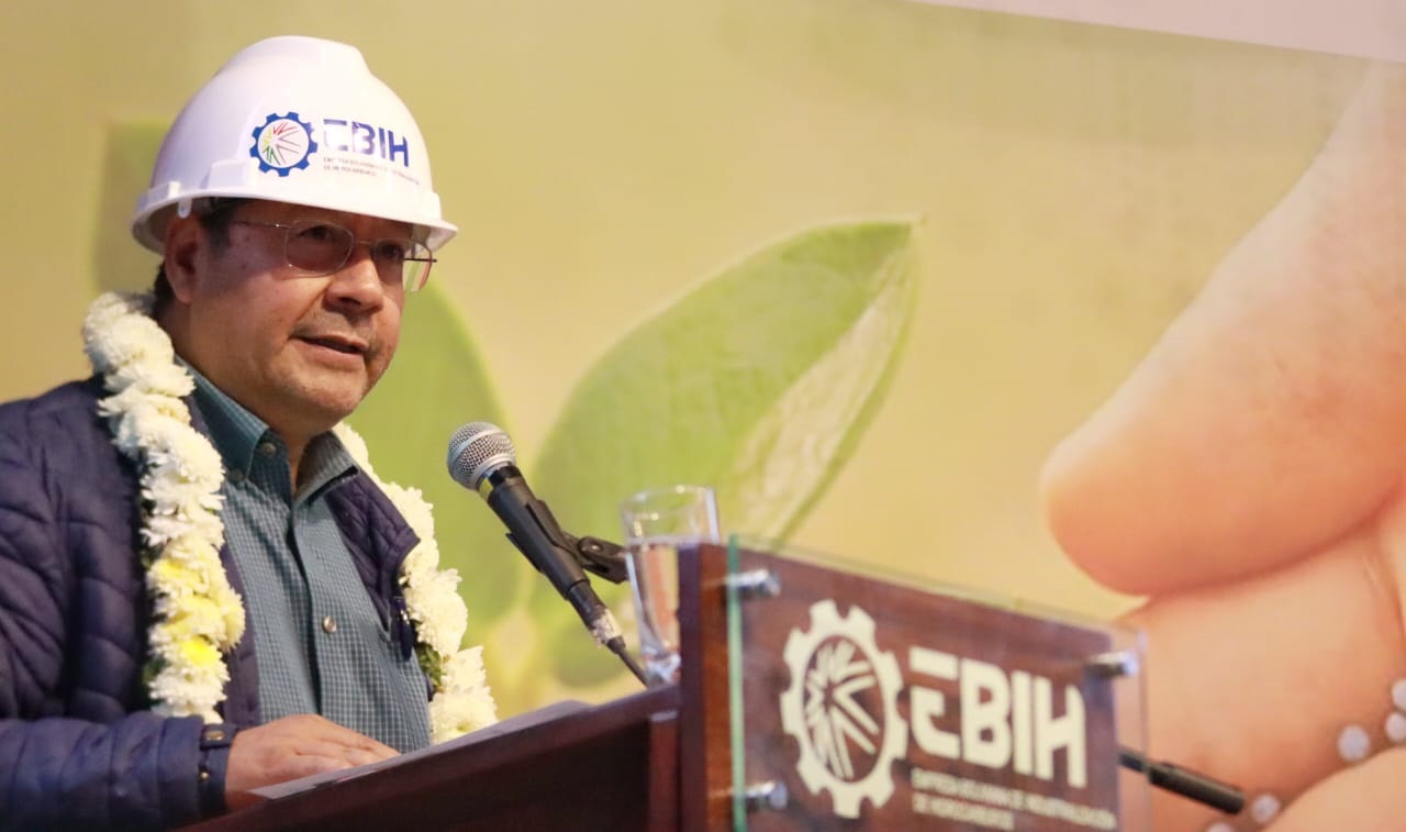 Presidente concreta firma de contrato para la construcción de la planta de fertilizantes granulados