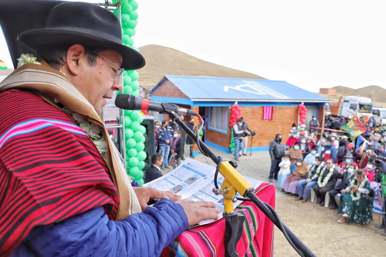 Presidente entrega 152 soluciones habitacionales en el sector Siete Lagunas de La Paz