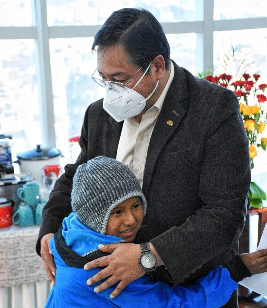 Presidente resalta la visita del niño Sander en Casa Grande del Pueblo