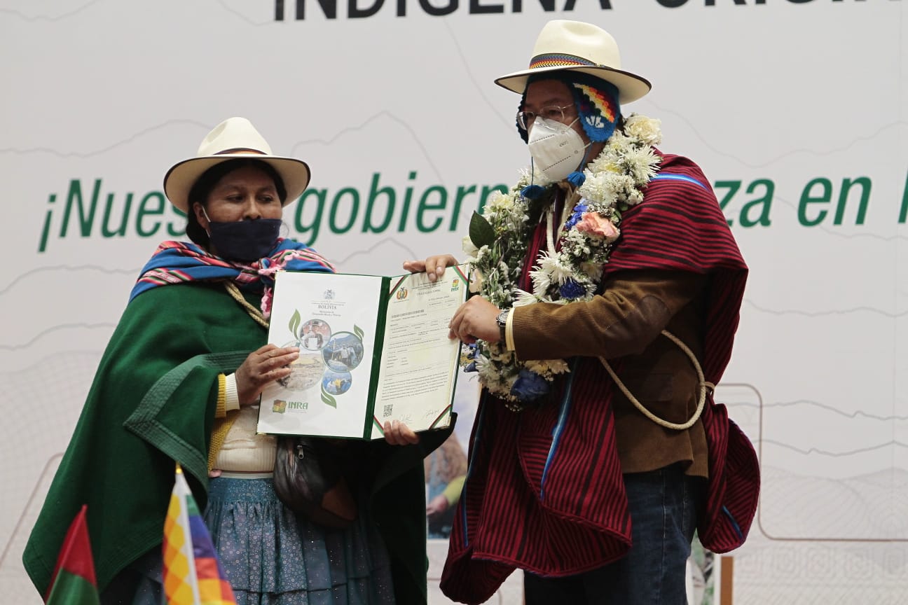 Presidente entrega más de 15.000 títulos ejecutoriales para habitantes de las comunidades rurales de La Paz
