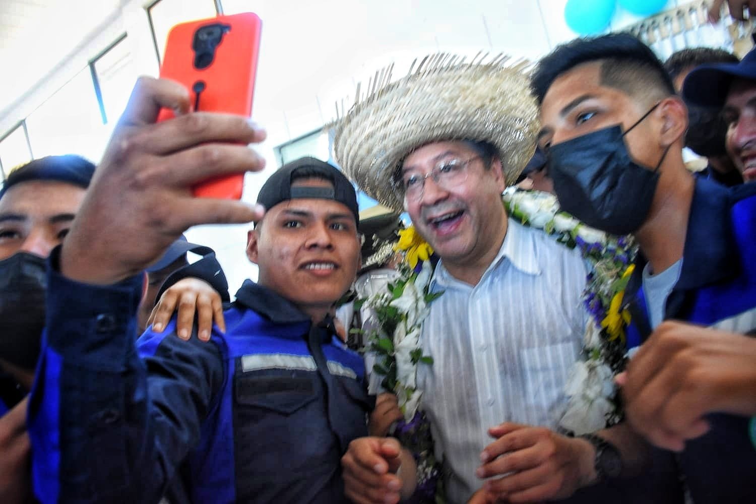 Travieso y buen estudiante, las vivencias del presidente Luis Arce