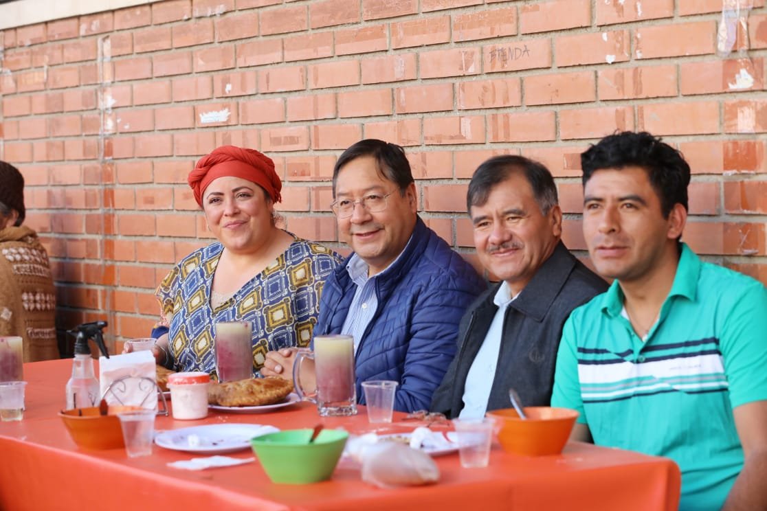 Cochabamba: Presidente visita el mercado "Gerónimo de Osorio" para compartir con su pueblo