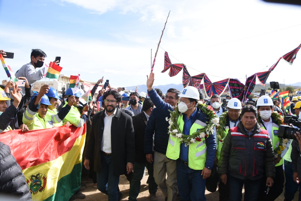 Presidente inicia construcción de la doble vía Sucre - Yamparáez con una inversión de Bs 646,6 millones (amplia)